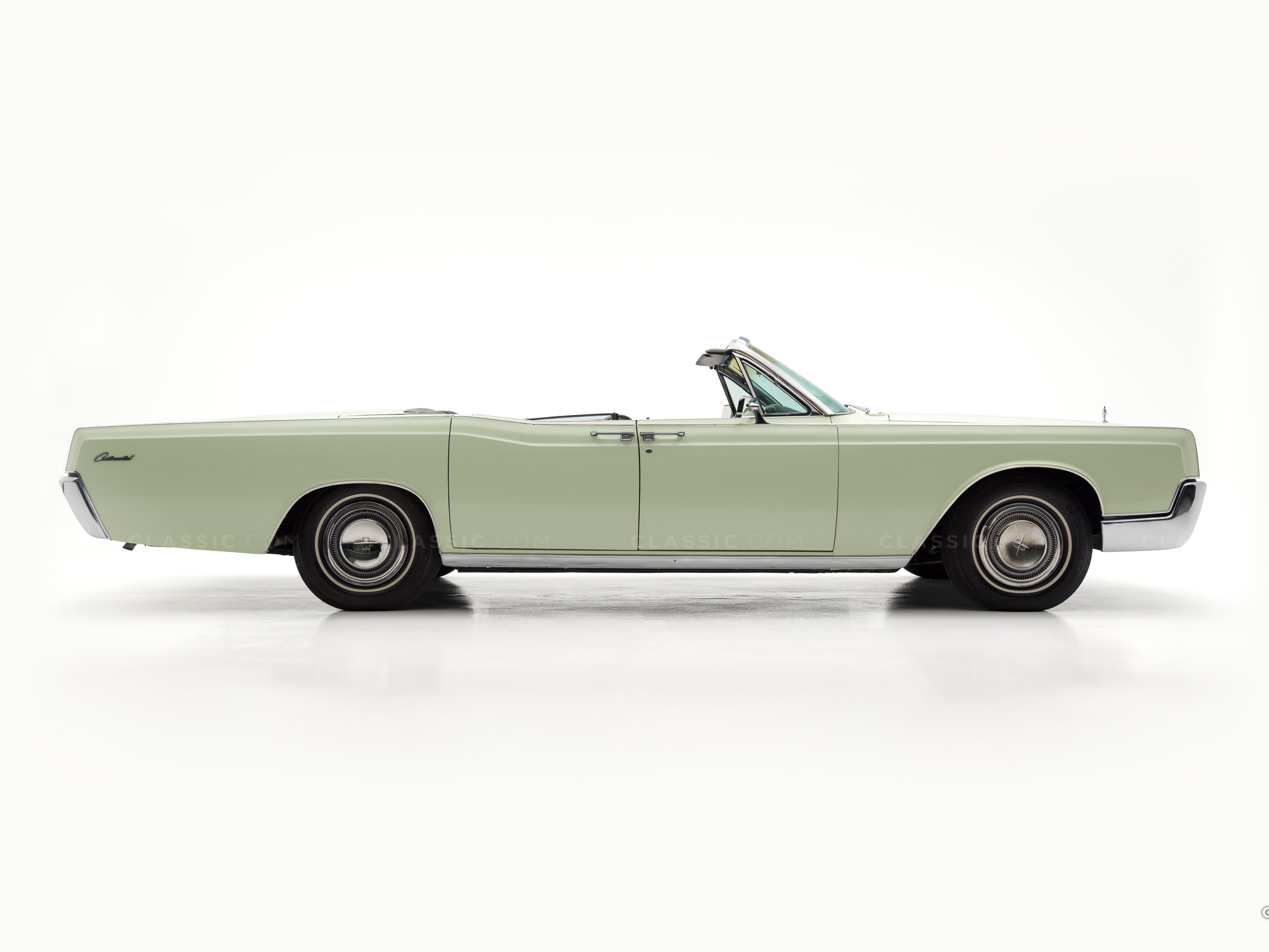 The Classic Motor Company - 1967 Lincoln Continental 7Y86G806920 - Cameo Green - Studio