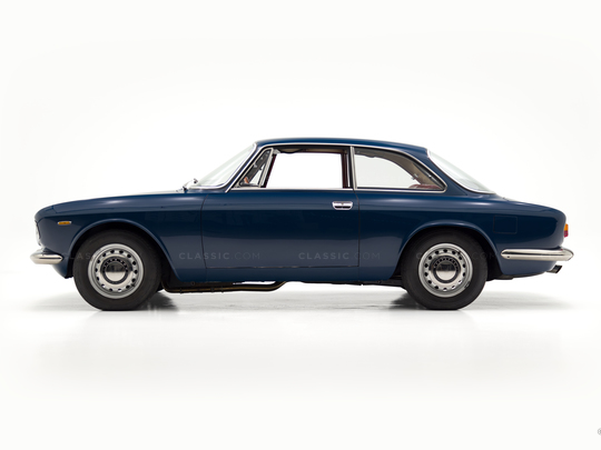 The Classic Motor Company - 1970 Alfa Romeo Giulia GT 1300 Junior AR1250682 - Studio