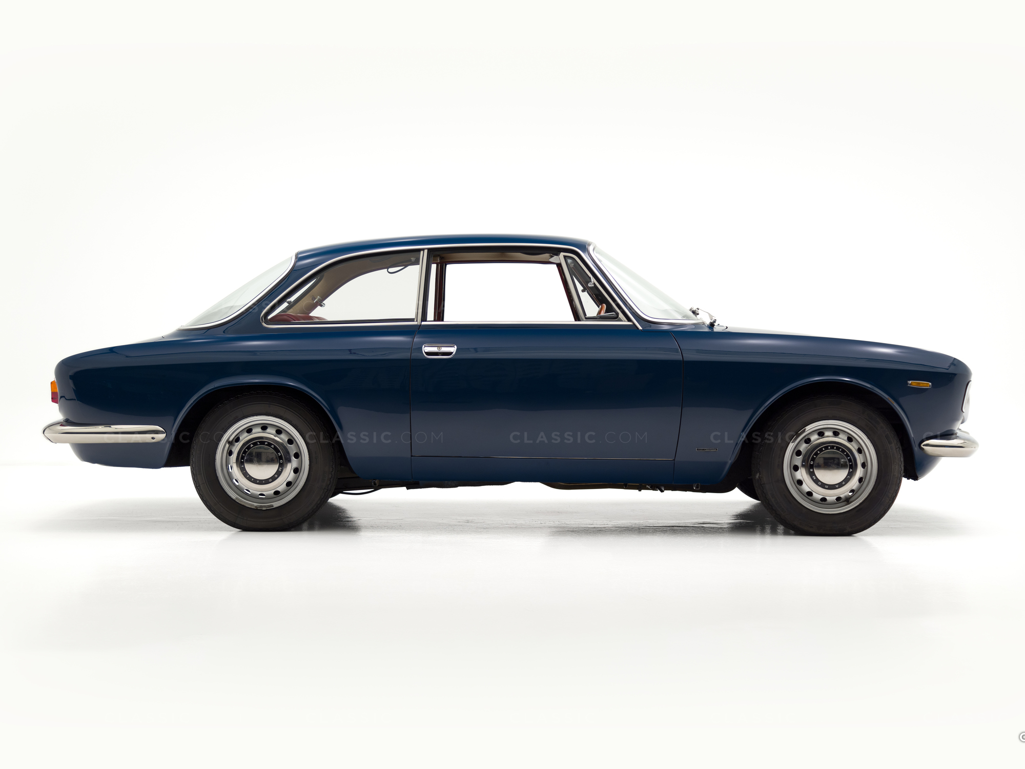 The Classic Motor Company - 1970 Alfa Romeo Giulia GT 1300 Junior AR1250682 - Studio