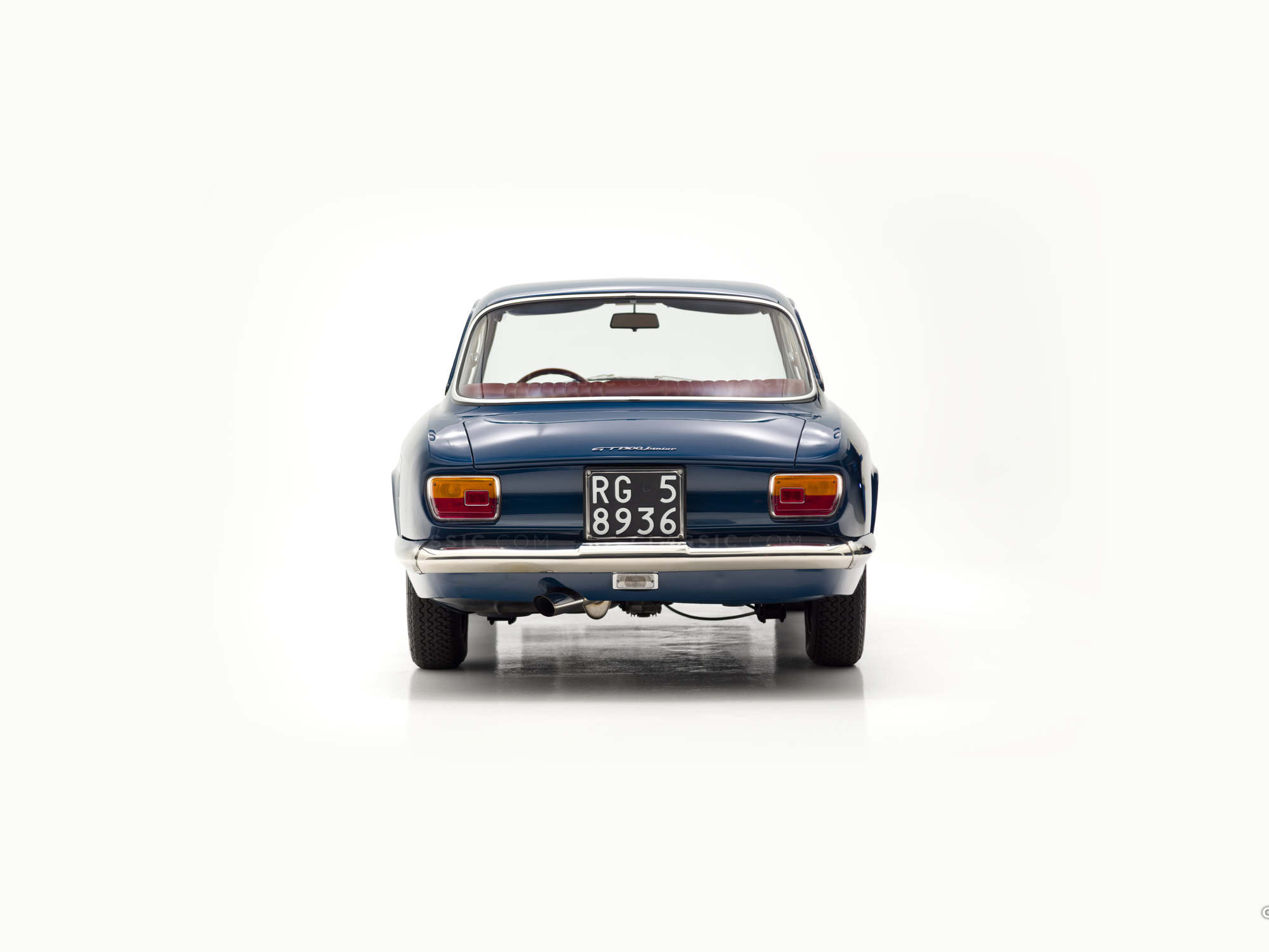 The Classic Motor Company - 1970 Alfa Romeo Giulia GT 1300 Junior AR1250682 - Studio