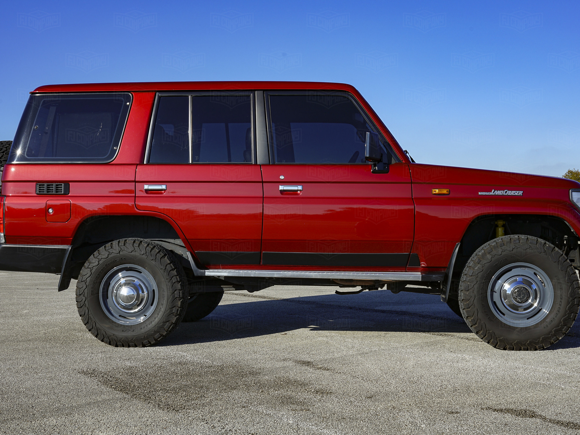 1991 JT1V0LJ7708000216 Medium Red Pearl - Outdoors