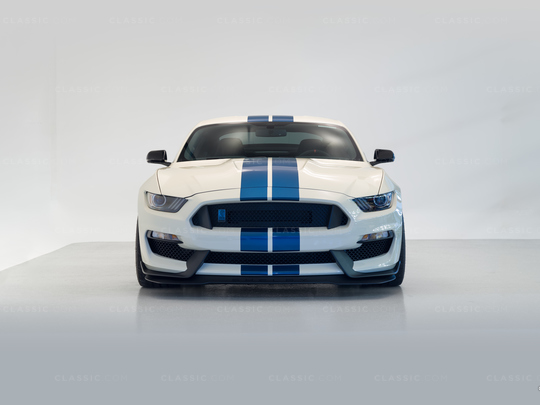 2020 Ford Shelby Mustang GT350R White - 1FA6P8JZ2L5552601 - Studio